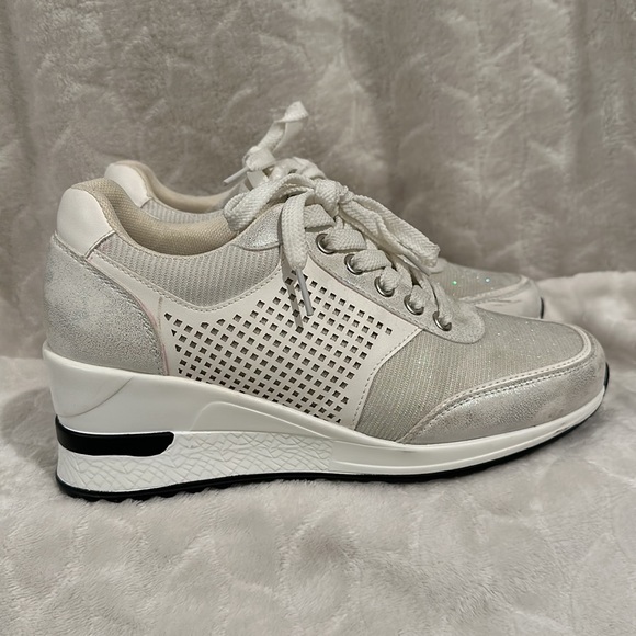 Platform Sneakers - Picture 4 of 6